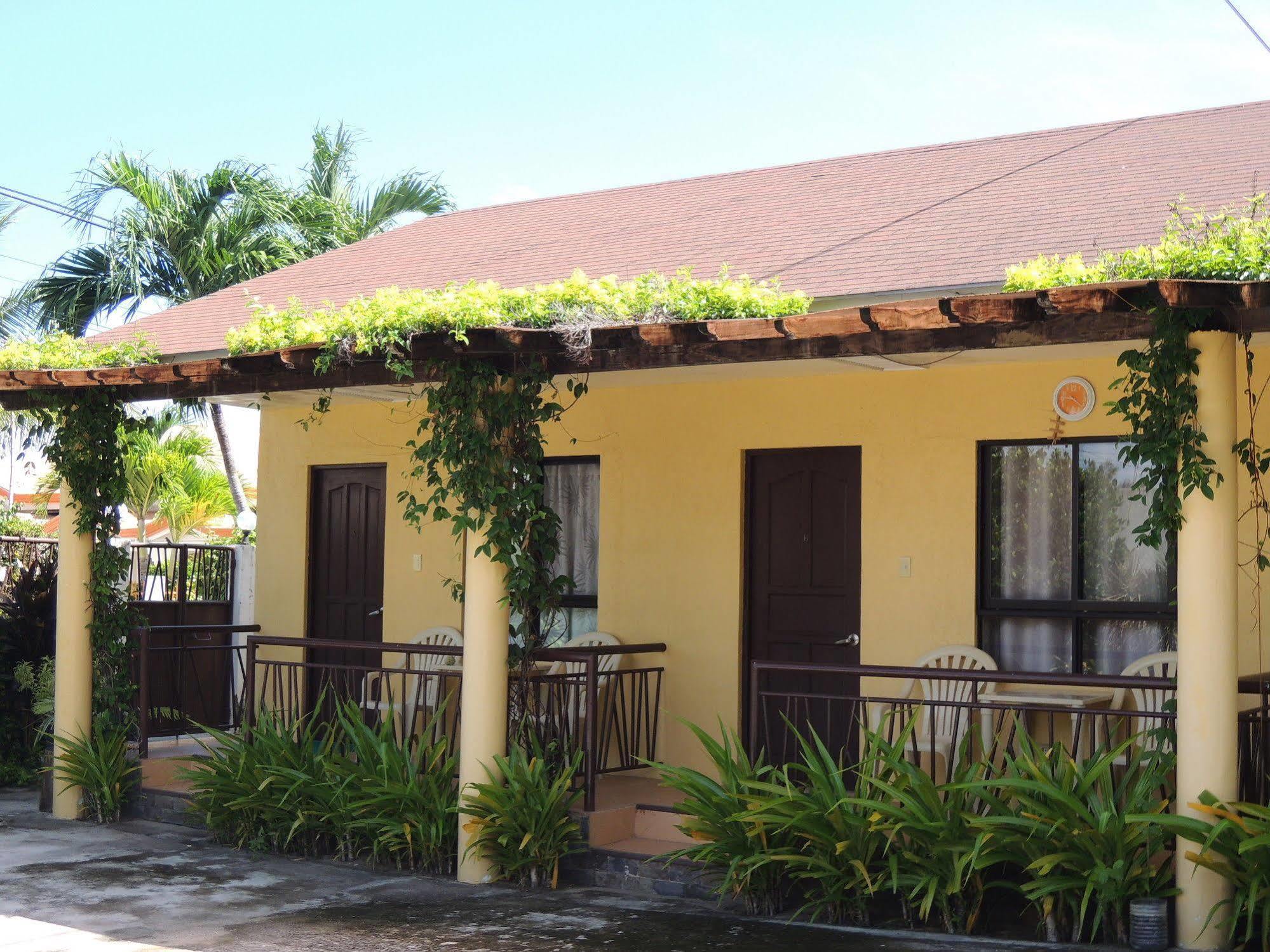 Palms Seaside Inn And Resort Medellin Esterno foto