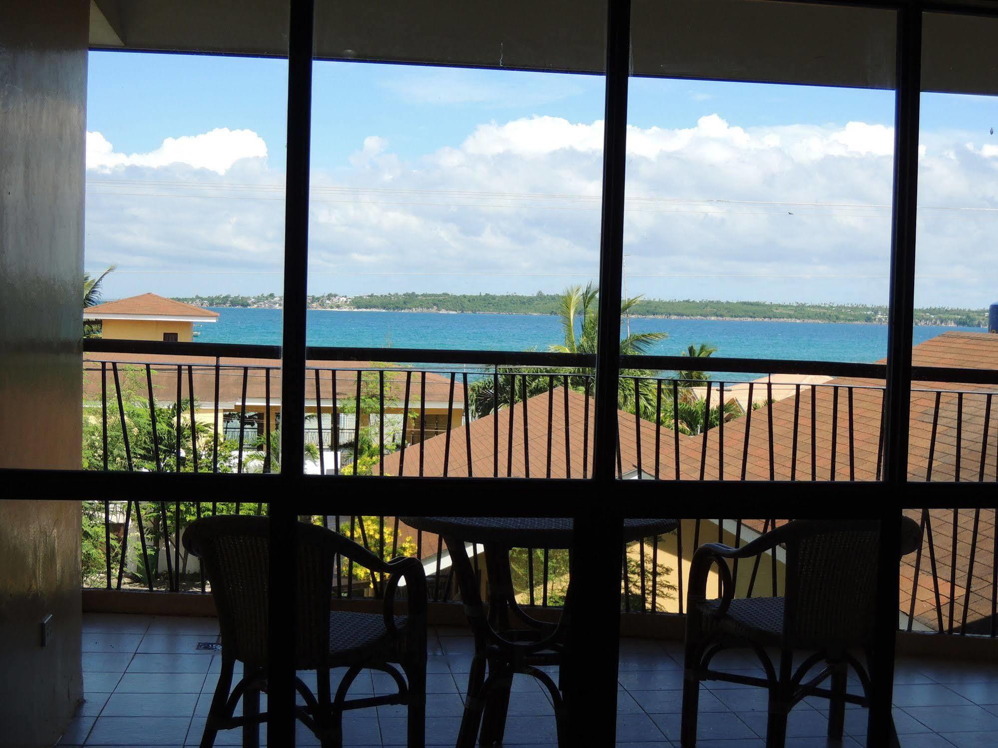 Palms Seaside Inn And Resort Medellin Esterno foto