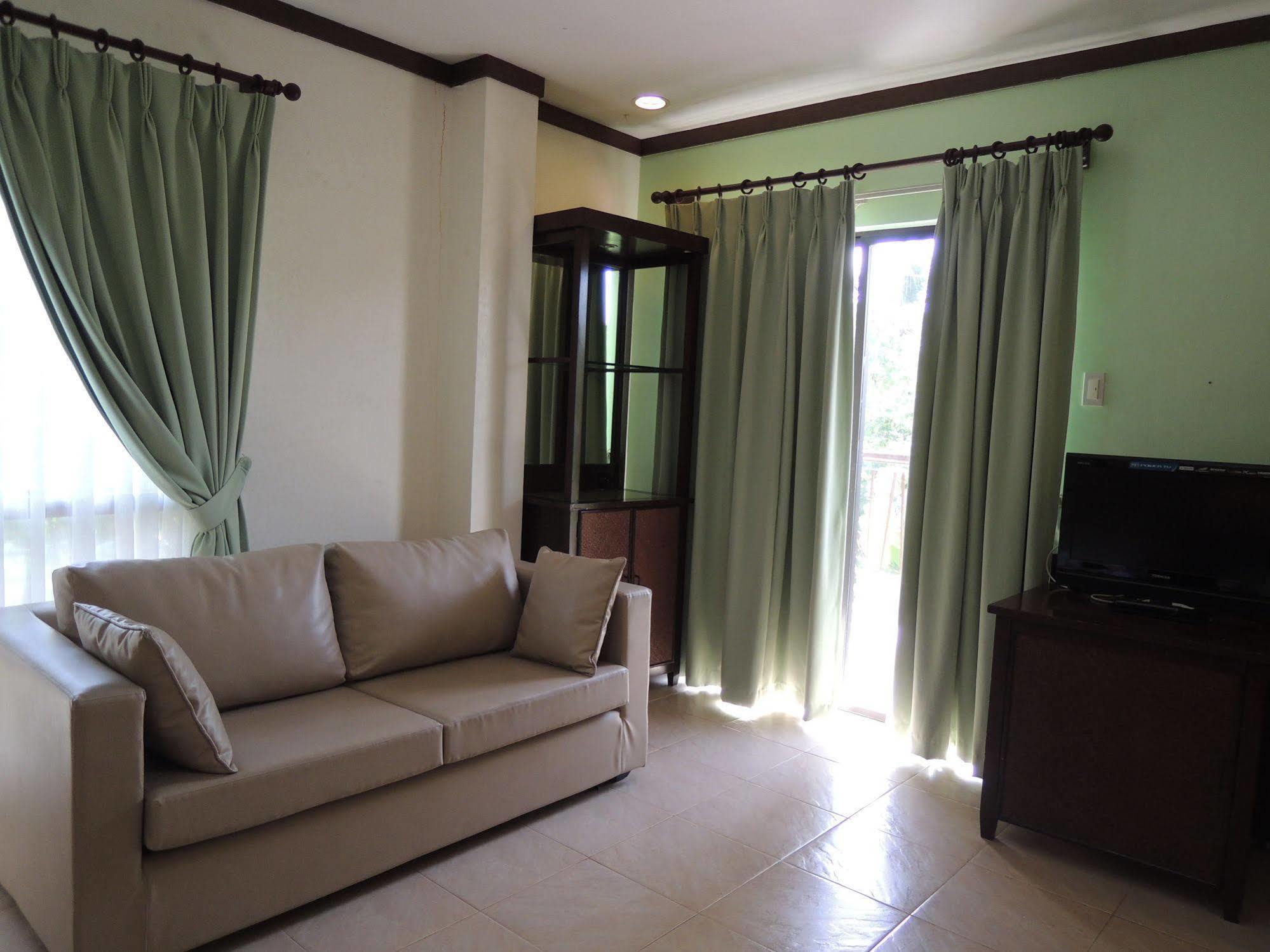 Palms Seaside Inn And Resort Medellin Esterno foto