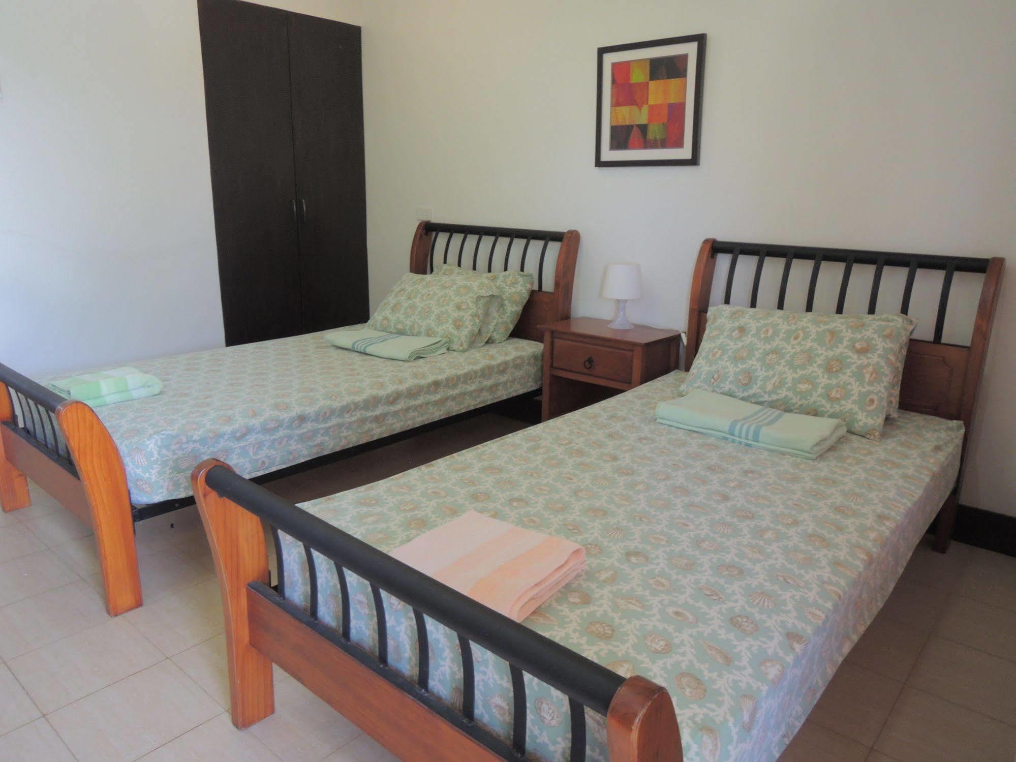 Palms Seaside Inn And Resort Medellin Esterno foto